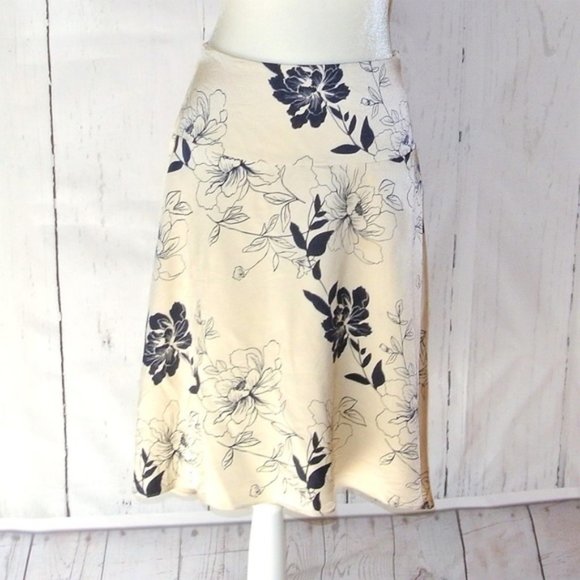 Banana Republic Dresses & Skirts - Banana Republic 100% silk Floral skirt 4